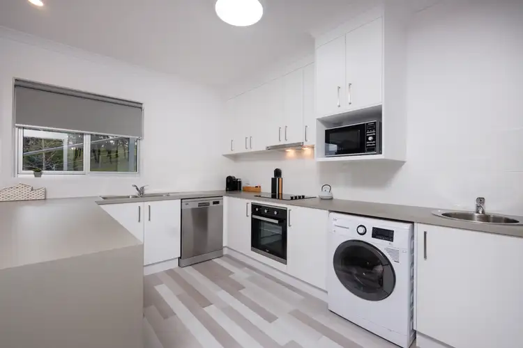 Fourth view of Homely serviced apartment listing, 3/17 Yalandra Court, Albury NSW 2640