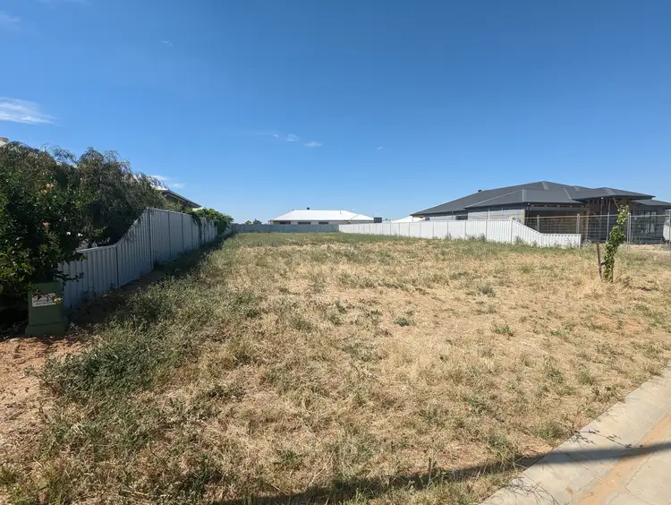32 Hadley Street, Tocumwal NSW 2714