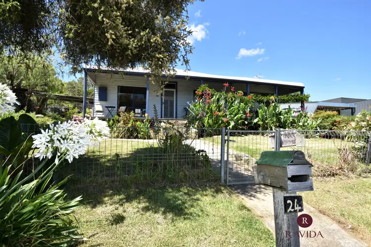24 Lower Stanley Rd, Beechworth VIC 3747