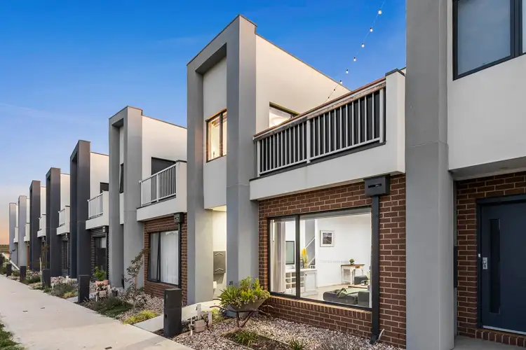 8 Gallery Walk, Mount Duneed VIC 3217