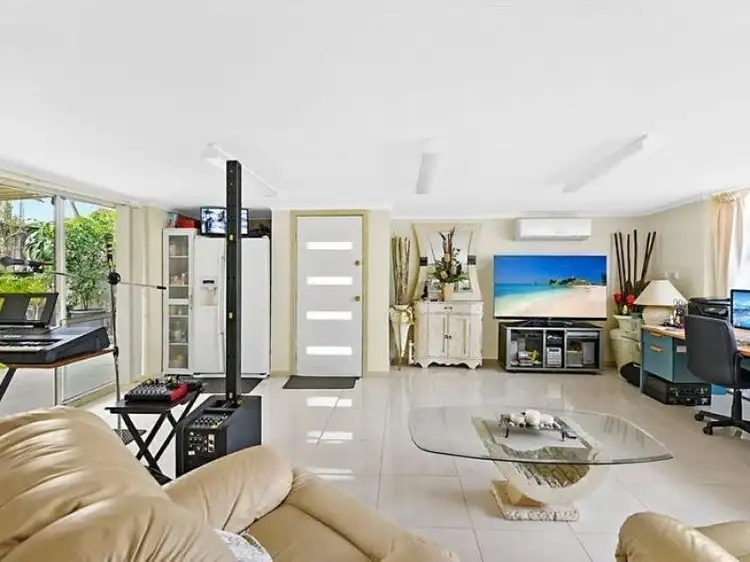 69 Deakin Avenue, Southport QLD 4215