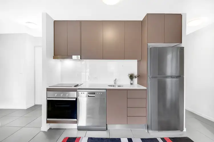 Main view of Homely unit listing, 17/14 Rose Street, Southport QLD 4215