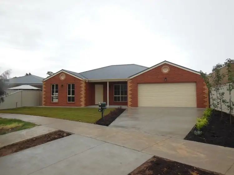 28 Barnett Drive, Kangaroo Flat VIC 3555