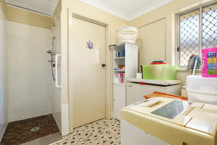 Fourth view of Homely unit listing, 1/490 Breen Street, Lavington NSW 2641