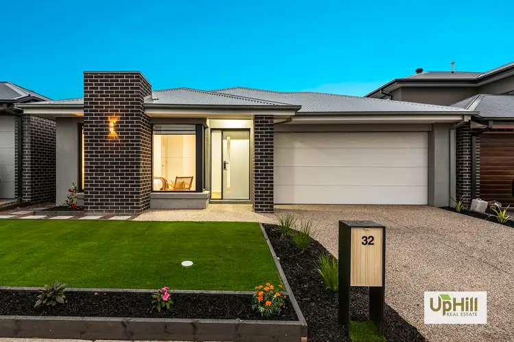32 Handsome Avenue, Clyde North VIC 3978