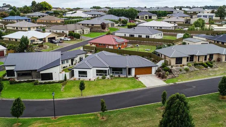 Fifth view of Homely house listing, 5 Emerald Drive, Mount Gambier SA 5290