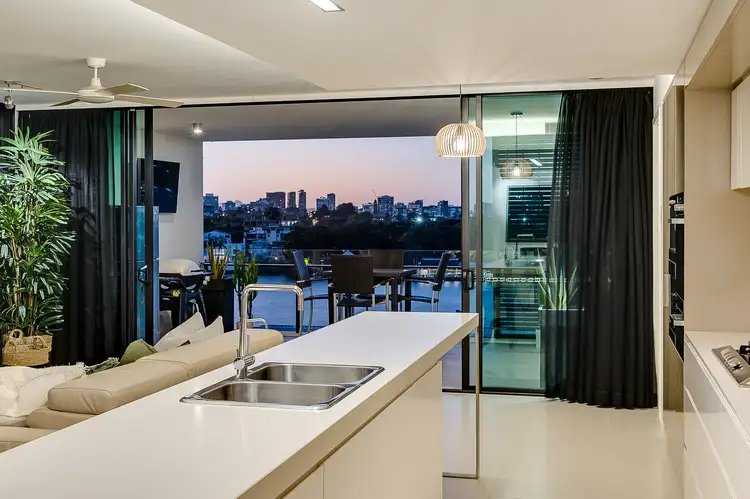 335/90 Wynnum Road, Norman Park QLD 4170