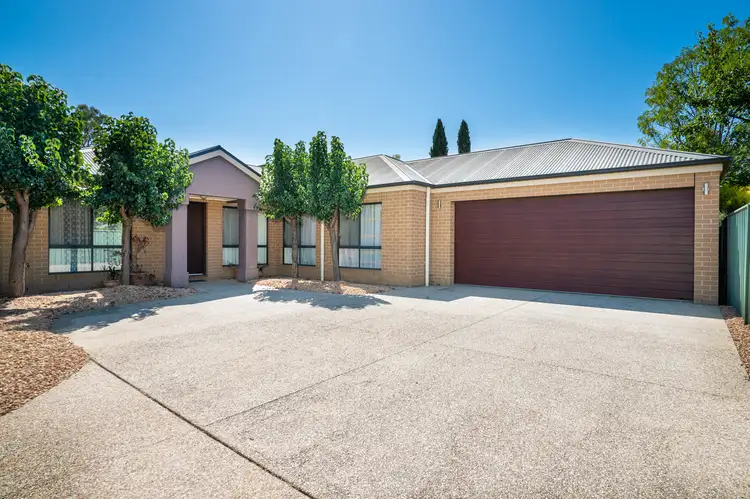 2/12 Robbins Drive, East Albury NSW 2640