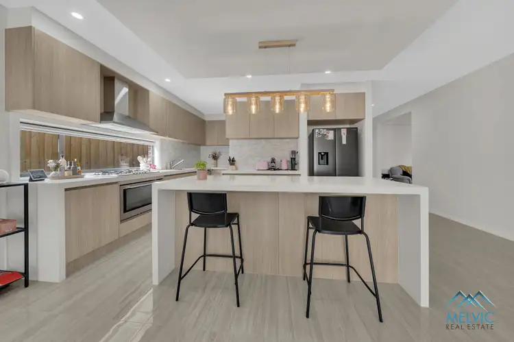 4 Glow Way, Clyde North VIC 3978