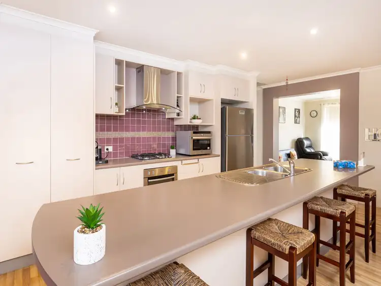 Second view of Homely house listing, 5 Thames Place, Mildura VIC 3500