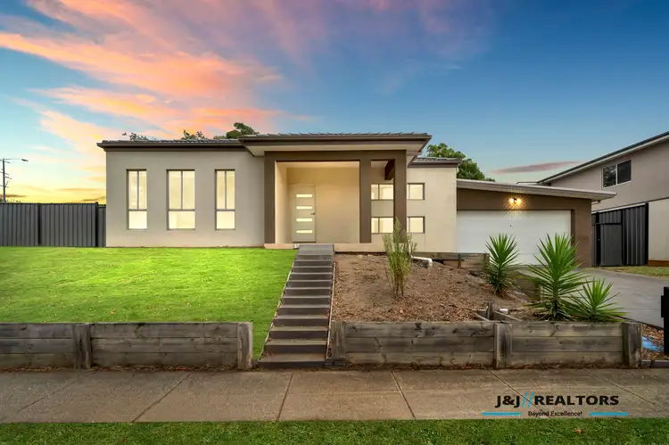1 Carey Crescent, Pakenham VIC 3810