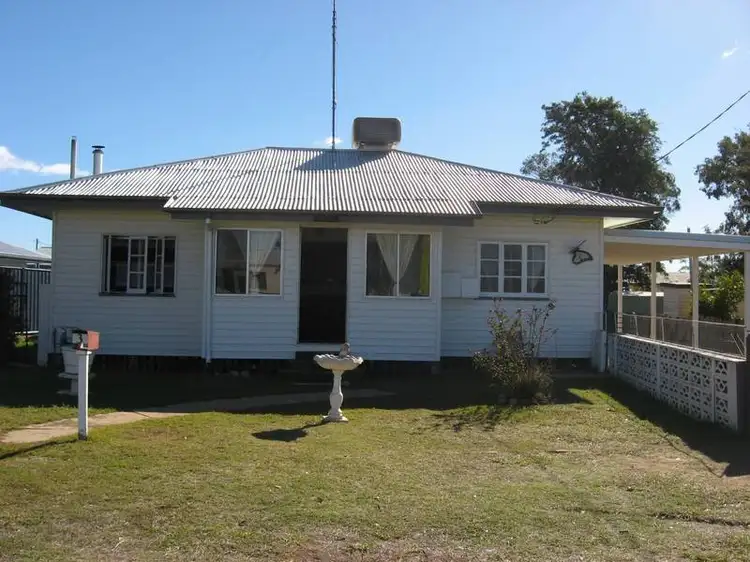 3 Bourne Street, Miles QLD 4415