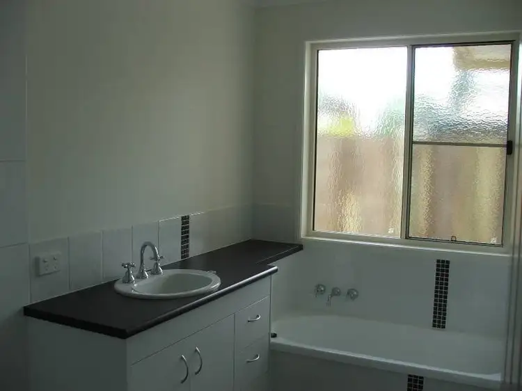 Fifth view of Homely semi-detached listing, 1/79 Boyd, Chinchilla QLD 4413