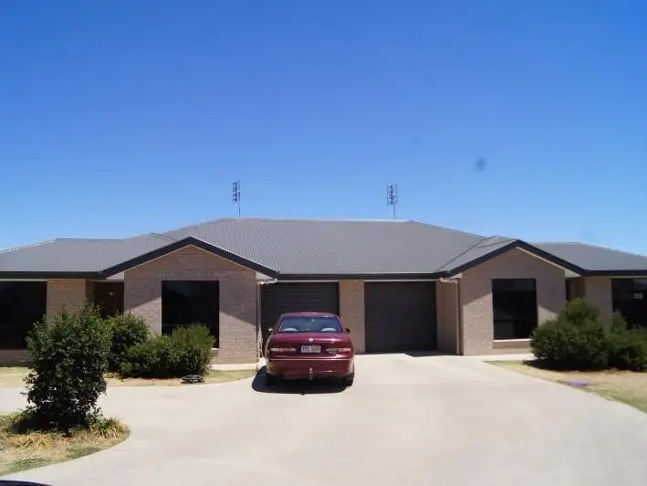 2/11 McKenzie Street, Chinchilla QLD 4413