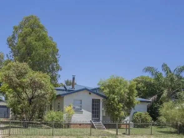 6 Wood Street, Chinchilla QLD 4413