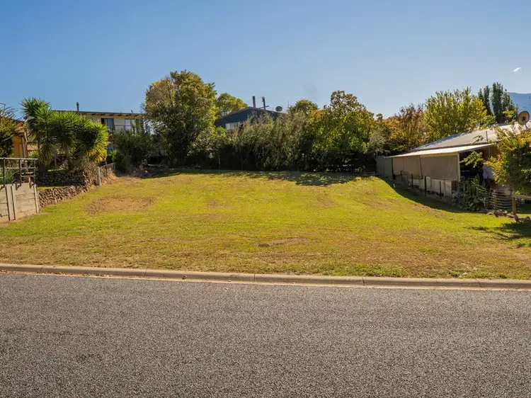 13 Feathertop Street, Tawonga South VIC 3698