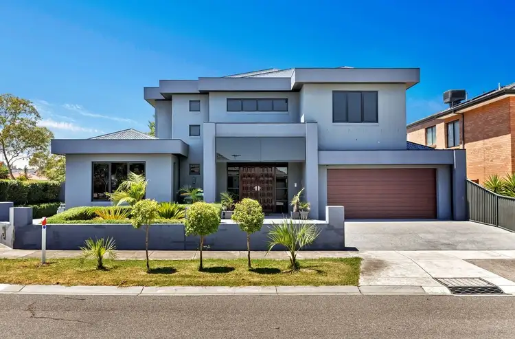 44 Saunders Crescent