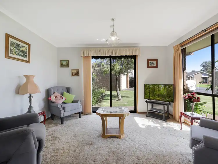 4 BELFAST CLOSE