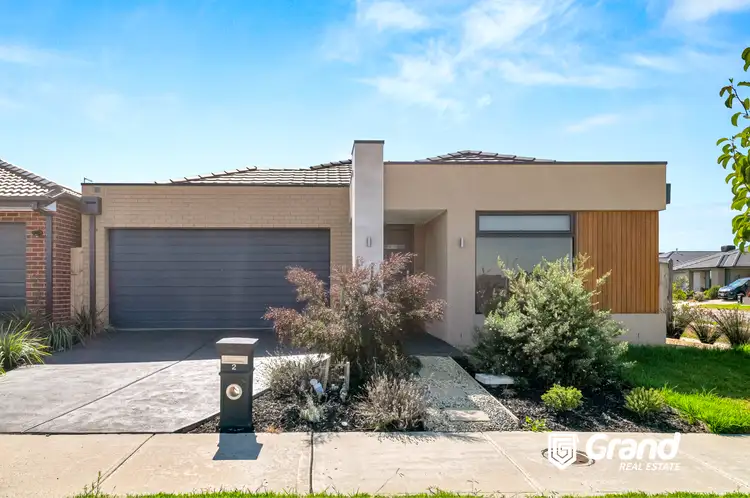 2 Sunstone Street, Cranbourne East VIC 3977