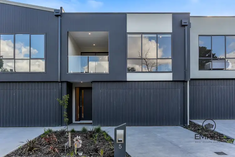 5 Birdie View, Cranbourne North VIC 3977
