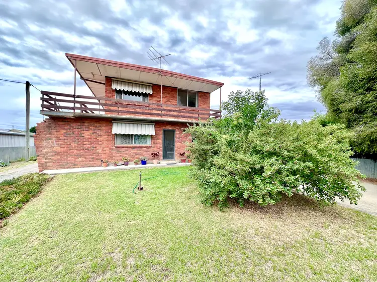 227 Edward Street, Hay NSW 2711
