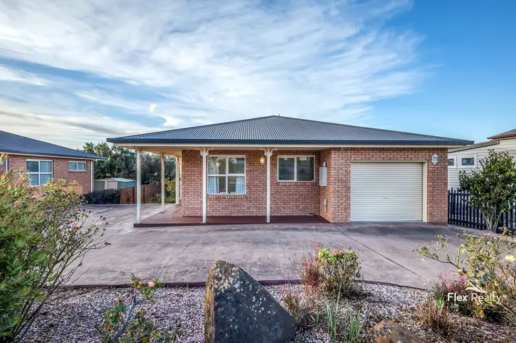 2/24a Athol Street, Somerset TAS 7322