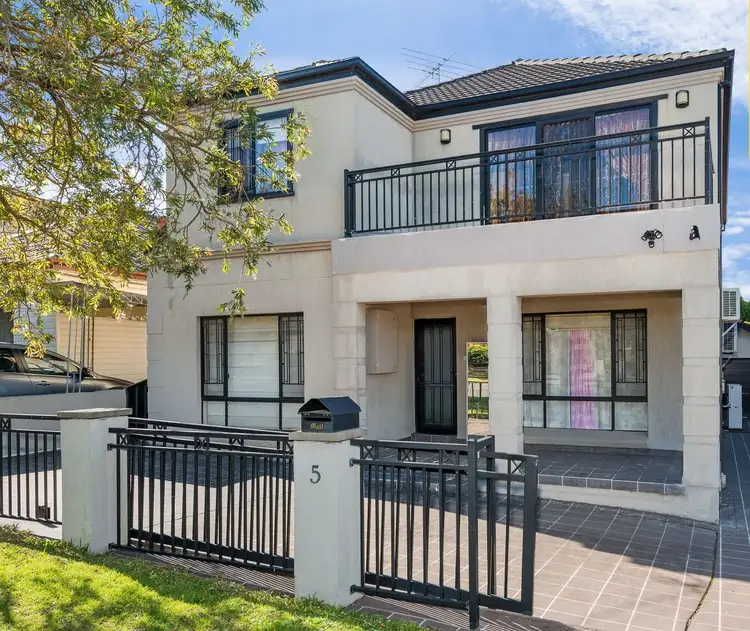 5 Skyline Street, Greenacre NSW 2190