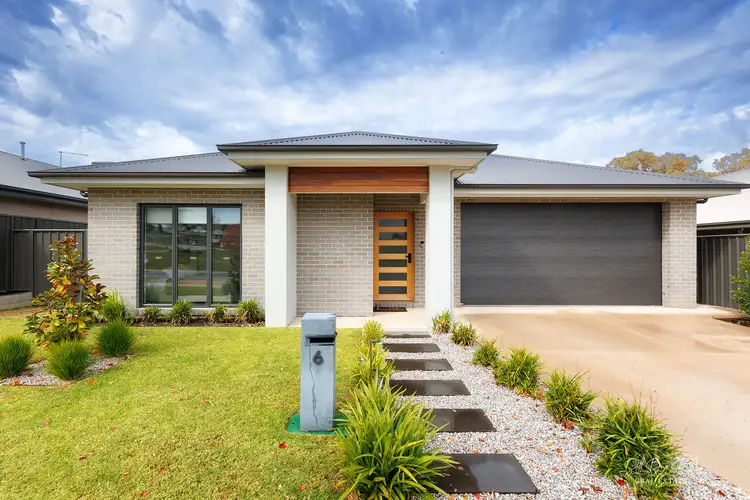 6 EASTON LANE, Leneva VIC 3691