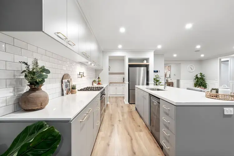 33 Eaton Road, Mount Duneed VIC 3217