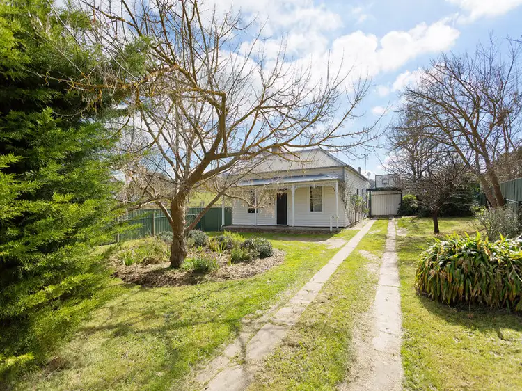 121 Victoria Road, Harcourt VIC 3453