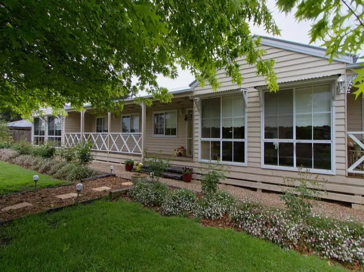 13 Cypress Court, Romsey VIC 3434