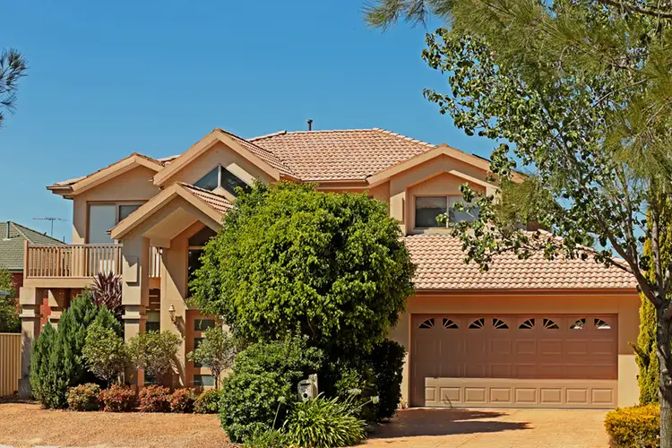 32 Elphinstone Way, Caroline Springs VIC 3023