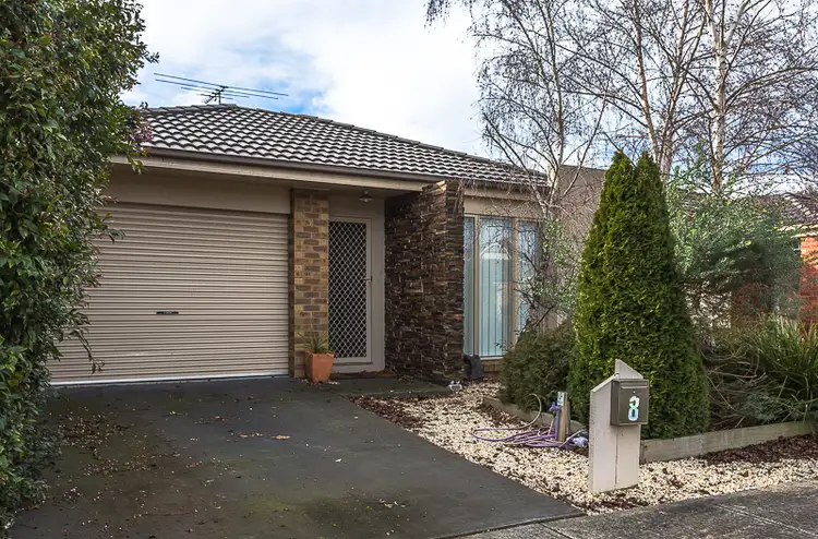 8 Mossman Drive, Cranbourne East VIC 3977