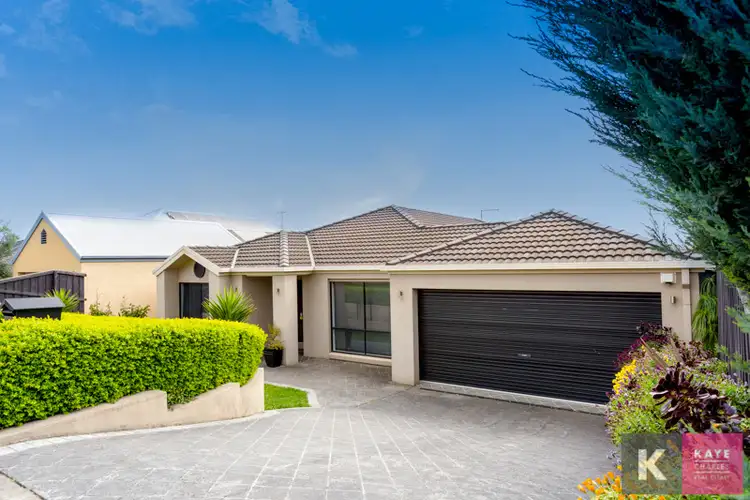 7 Nightingale Crs, Berwick VIC 3806