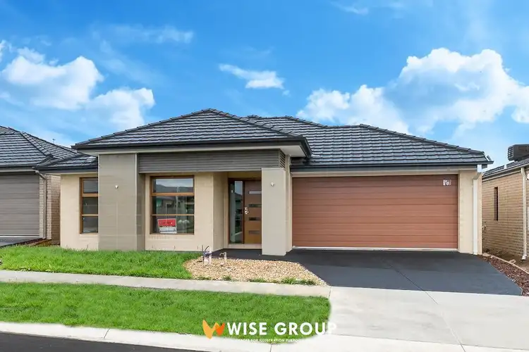 19 Carisbrooke Way, Clyde North VIC 3978