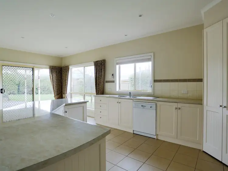 Fifth view of Homely house listing, 8 Cambridge Drive, Mansfield VIC 3722