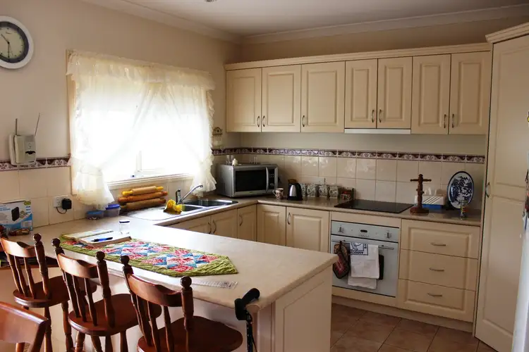 Sixth view of Homely townhouse listing, 2 Stapleton Court, Benalla VIC 3672