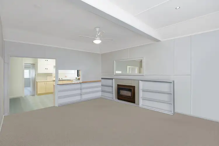 Third view of Homely house listing, 10 Moore Street, Hamilton VIC 3300