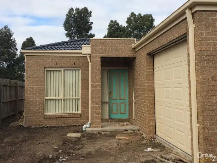 2/6 Gray Street, Cranbourne North VIC 3977