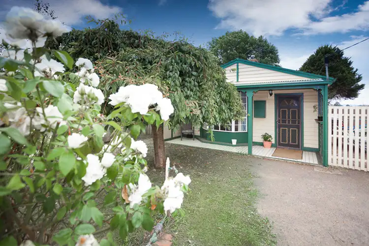 60 Station Street, Romsey VIC 3434