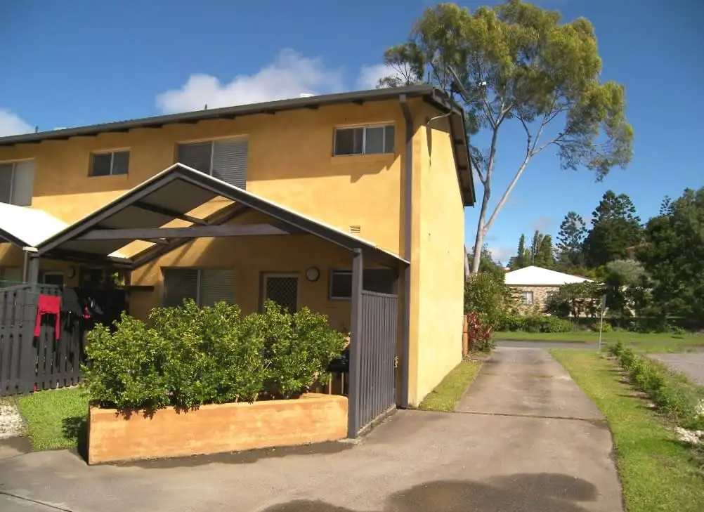 Main view of Homely townhouse listing, 1/90 Rajah Road, Ocean Shores NSW 2483