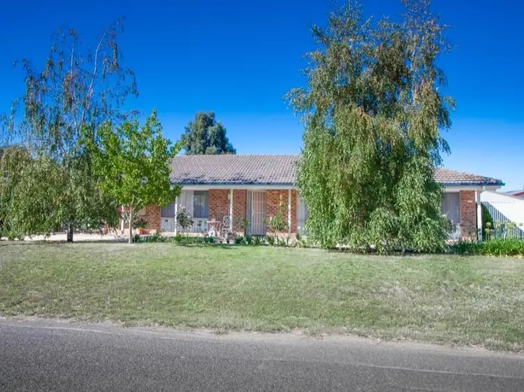 16 Coleraine Drive, Romsey VIC 3434