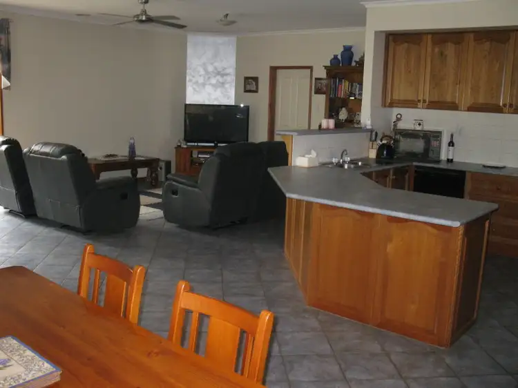 Fifth view of Homely house listing, 6 Cherokee Court, Mount Gambier SA 5290