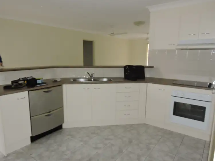 8 Florence Place, Oxley QLD 4075