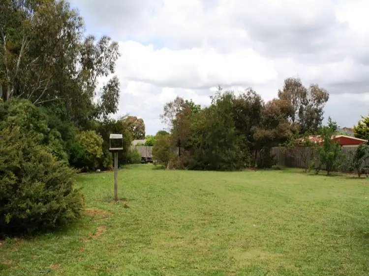 19 Jinker Way, Romsey VIC 3434