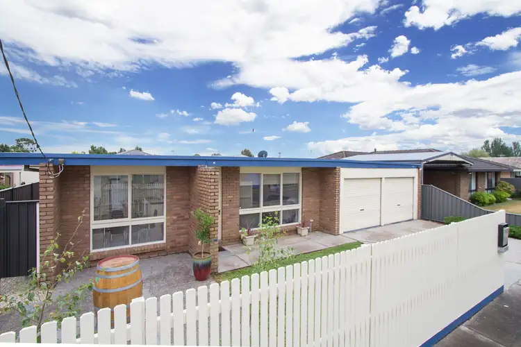 21 Valentine Crescent, Sale VIC 3850