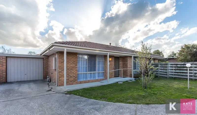 Main view of Homely unit listing, 2/11 Beaconsfield Avenue, Beaconsfield VIC 3807