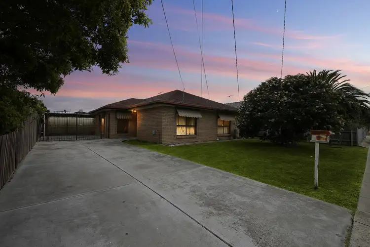 5 BURNS AVENUE, St Albans VIC 3021