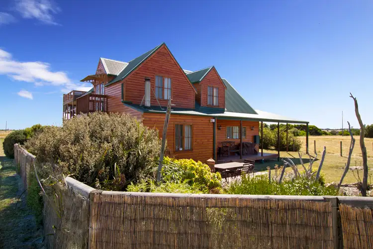 1 Lincoln Court, The Honeysuckles VIC 3851