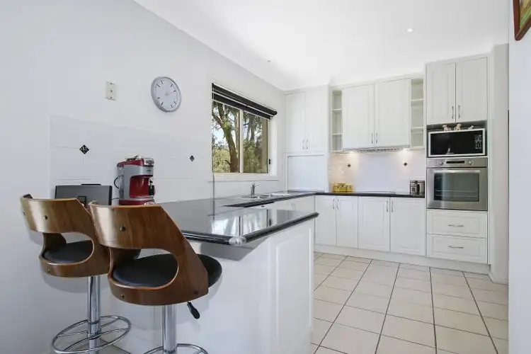 Sixth view of Homely house listing, 8 CROMER FAIRWAY, Wodonga VIC 3690